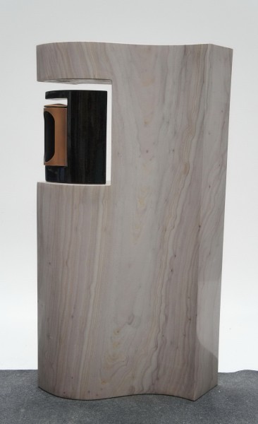 E000-Grabmal mit Bronze