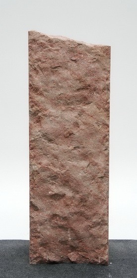 E000
